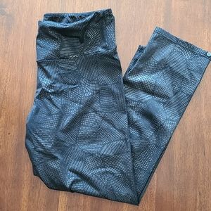 Onzie Capri black snake texture M/L